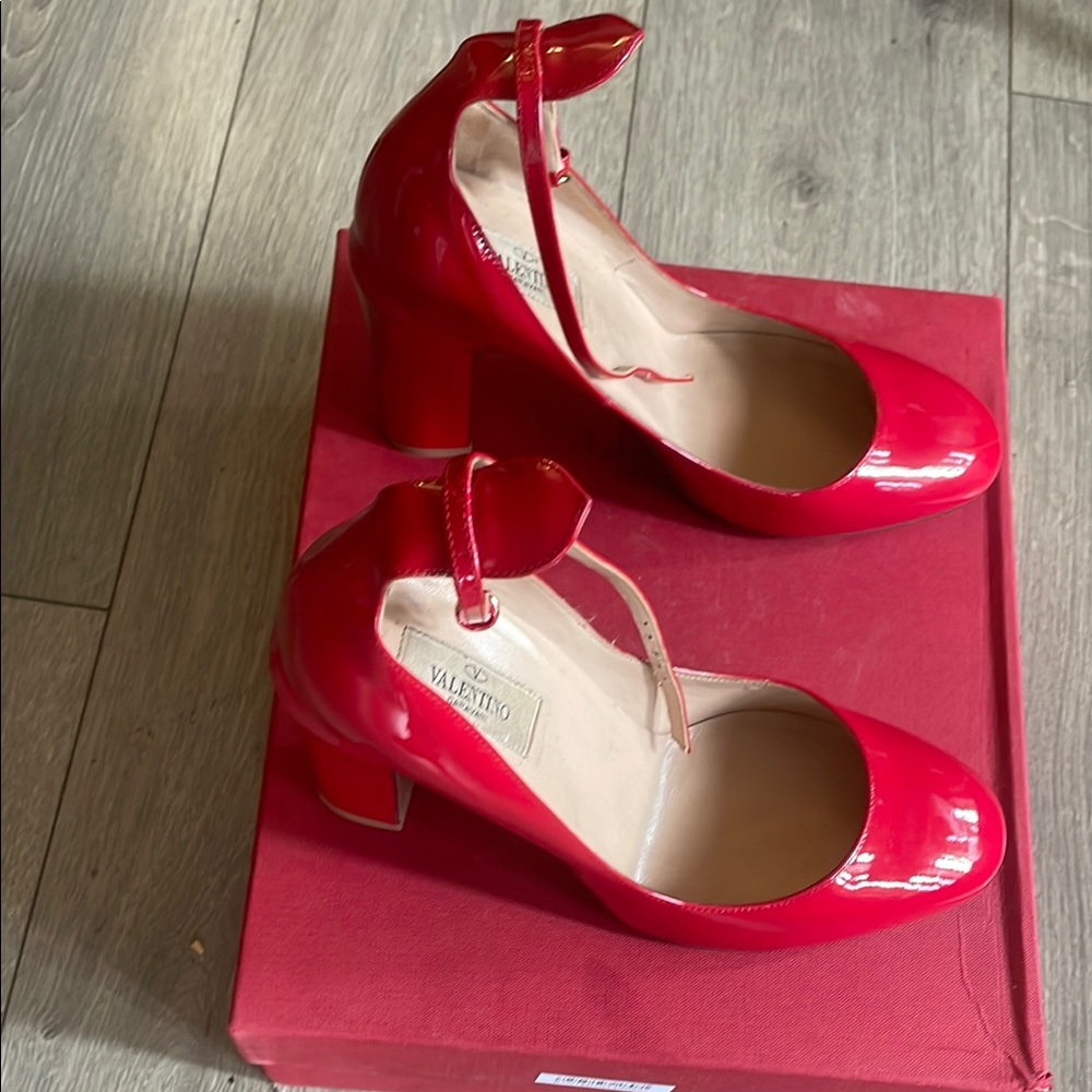 Valentino Garavani Red Stiletto Heels - Picture 8 of 8